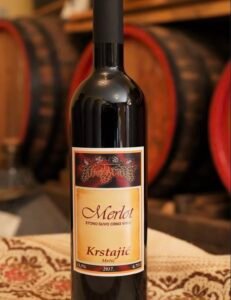 Na prodaju domaće vino, pravljeno od grožđa iz sopstvenog vinograda