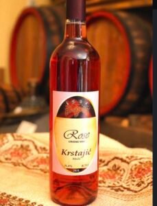 Na prodaju domaće vino, pravljeno od grožđa iz sopstvenog vinograda